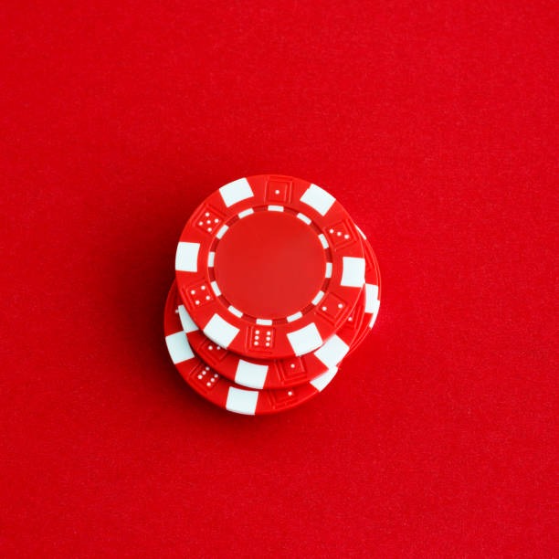 Domino tile combinations and hand rankings